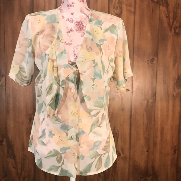 Sk & Company Dresses & Skirts - SK & Company Blouse & Skirt Set ⭐️